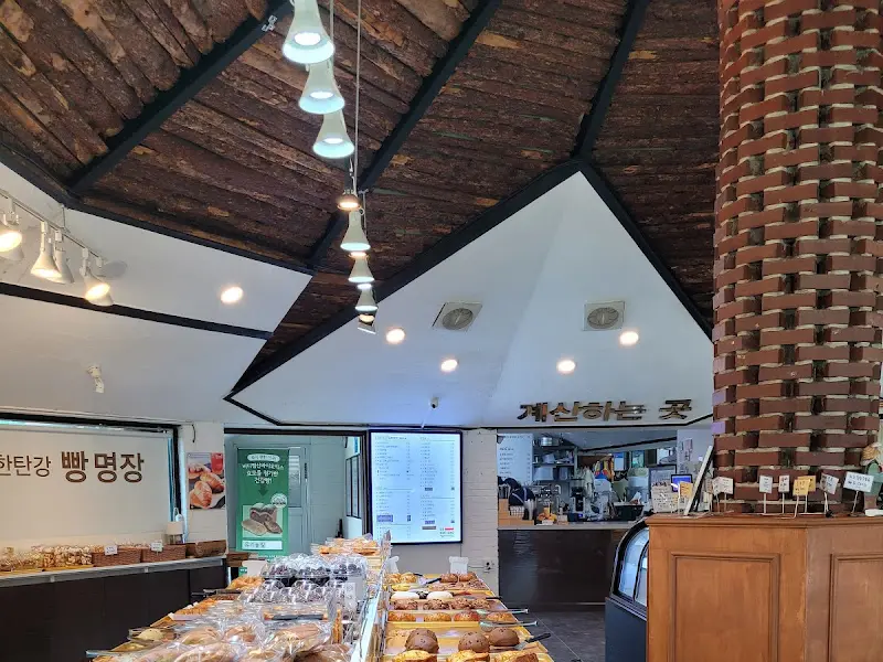 빵집 내부 천장