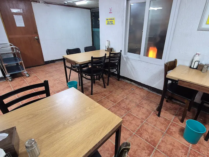 연희동칼국수 내부