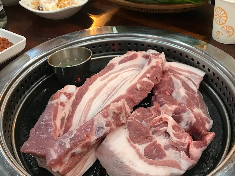 흑돼지 오겹살과 함께 곁들여 먹는 밑반찬들