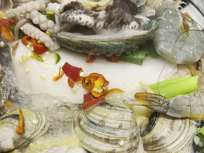 해물전골칼국수 속 해산물