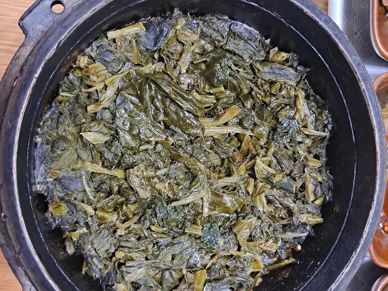 돌솥 가득 담긴 곤드레밥