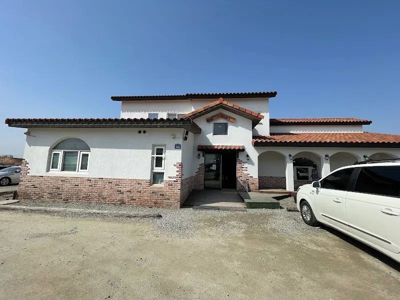 그루터기 식당 전경