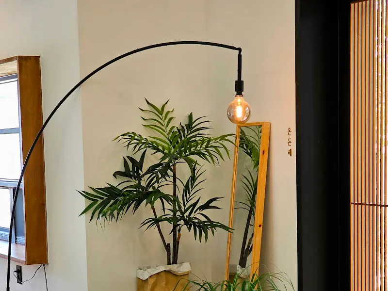 카페 내부 인테리어