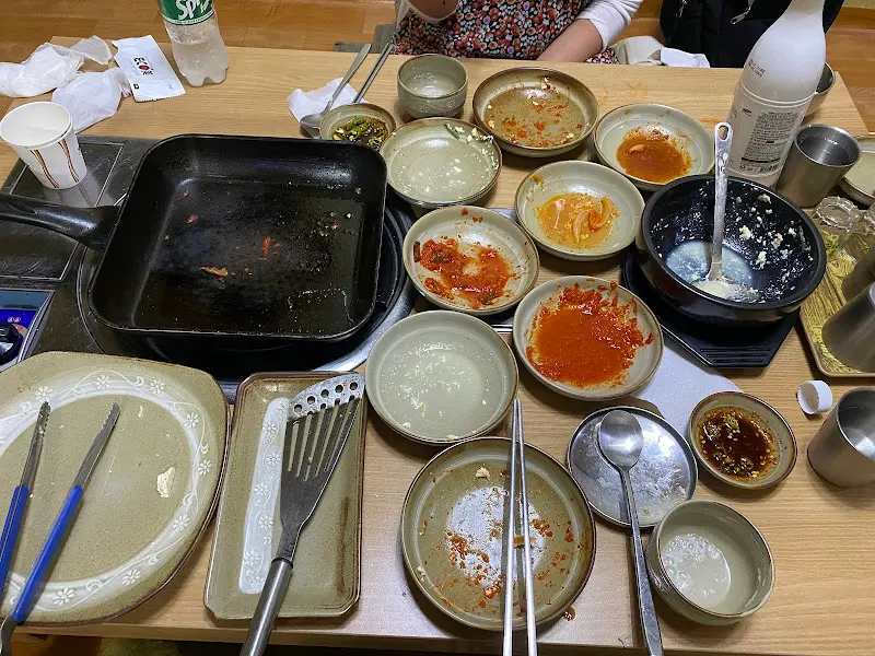 식사 후 테이블