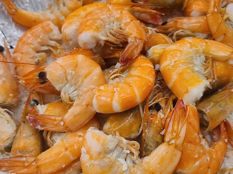 보글보글 끓고 있는 새조개 칼국수