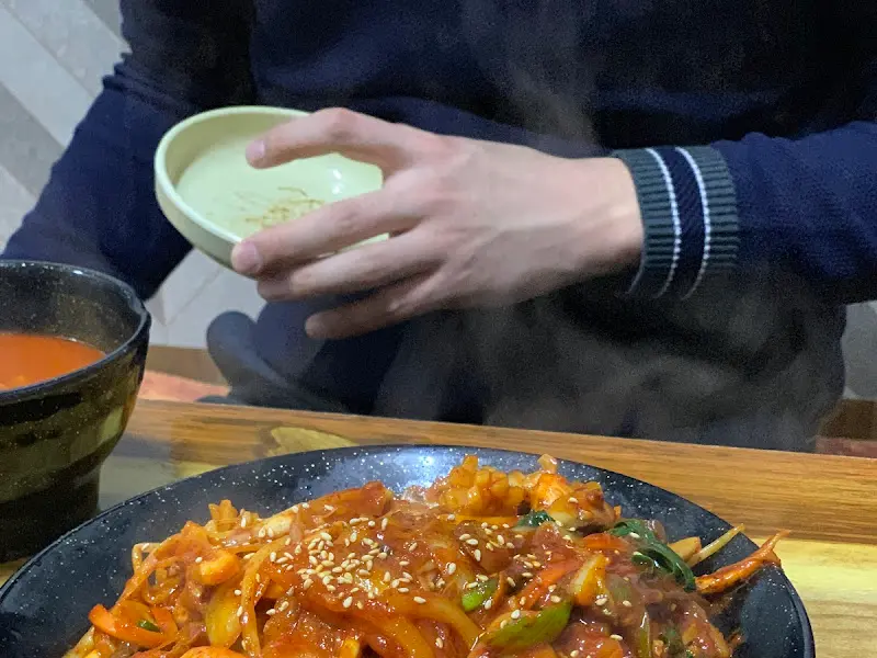 윤기가 흐르는 야끼우동