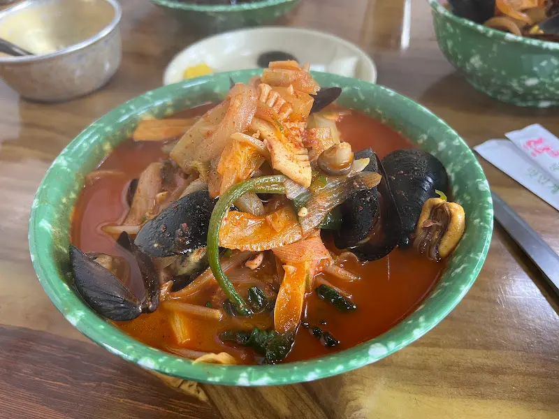 해산물이 푸짐하게 들어간 짬뽕