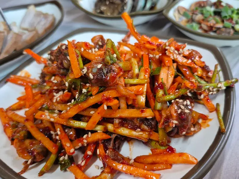 매콤한 멸치회무침