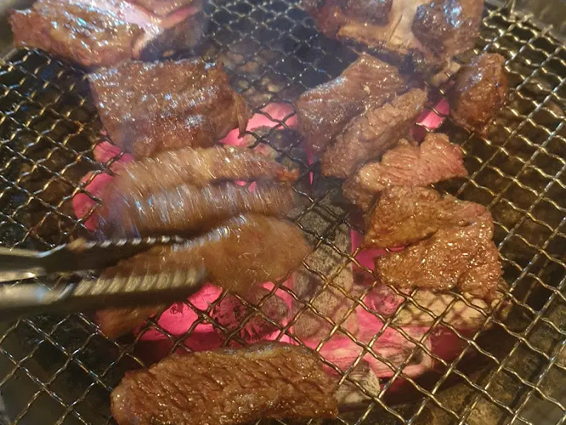 돼지갈비 굽는 모습