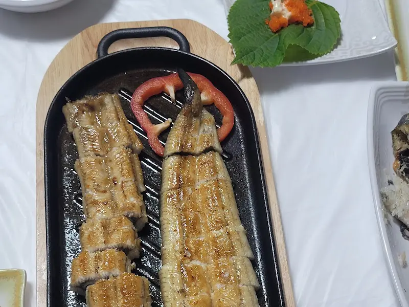 노릇하게 구워진 장어구이