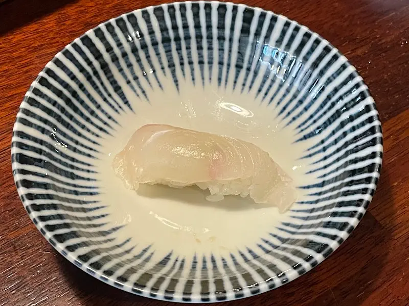 홍민어 아부리 초밥의 환상적인 비주얼