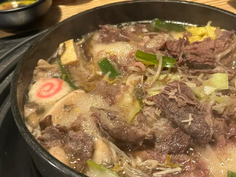 스키야키가 끓고 있는 모습