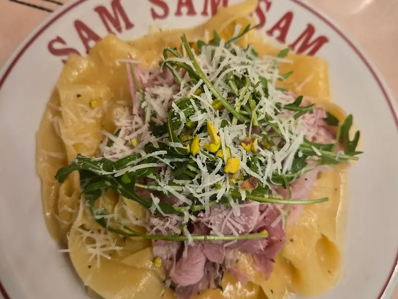 잠봉뵈르 파스타의 클로즈업 샷