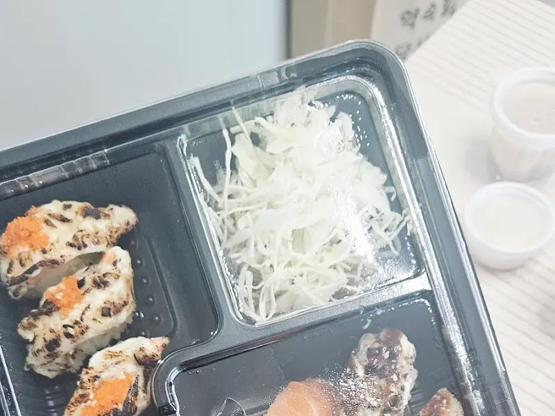 정갈하게 담긴 샐러드