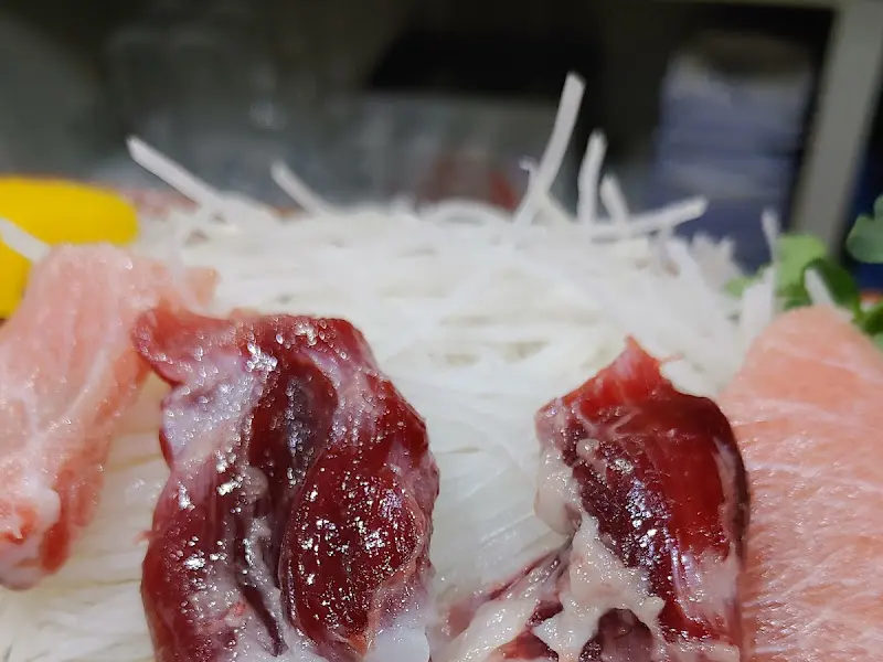 신선한 참치 단면