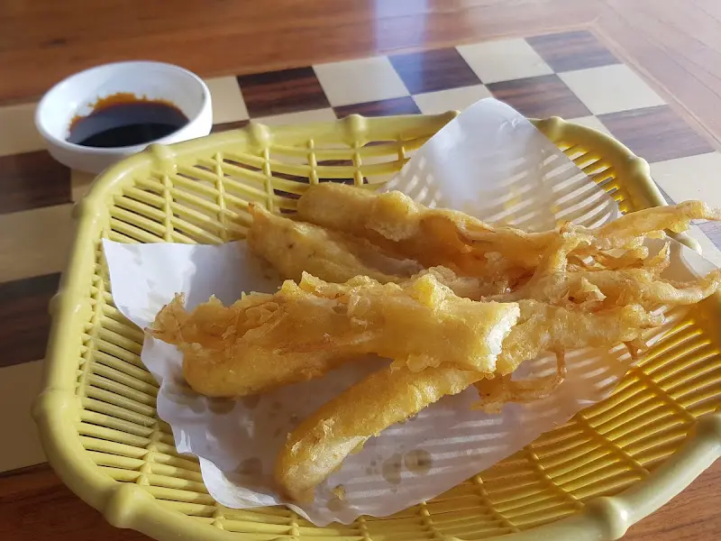 노릇하게 튀겨진 인삼 튀김