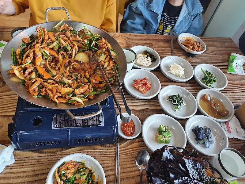 푸짐한 오리불고기 한 상 차림