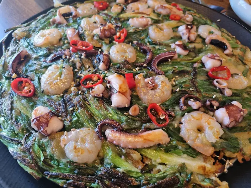 해산물이 듬뿍 들어간 해물파전