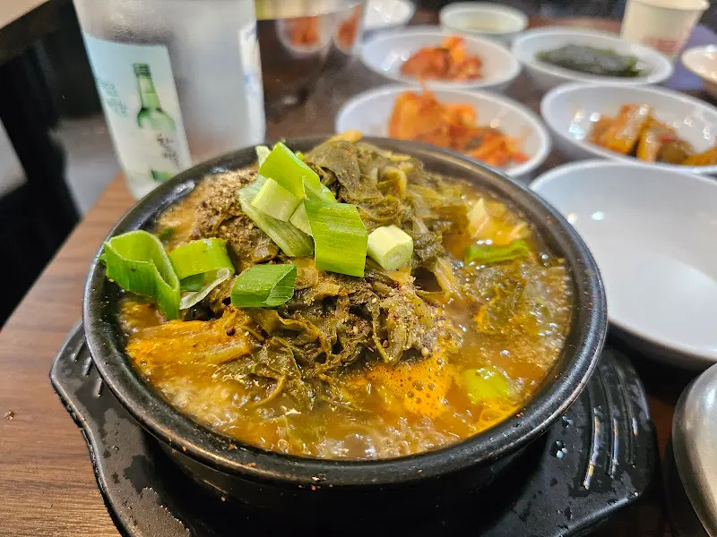 감자탕과 밑반찬