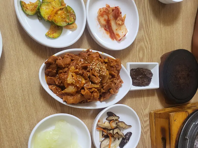 윤기 자르르 흐르는 제육볶음