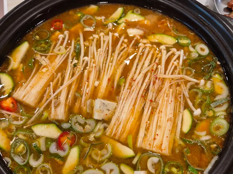 보글보글 끓는 된장찌개