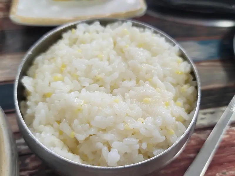 윤기 흐르는 밥 한 공기