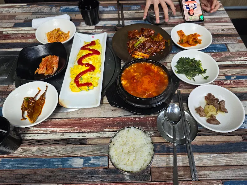 푸짐한 백반 한 상 차림