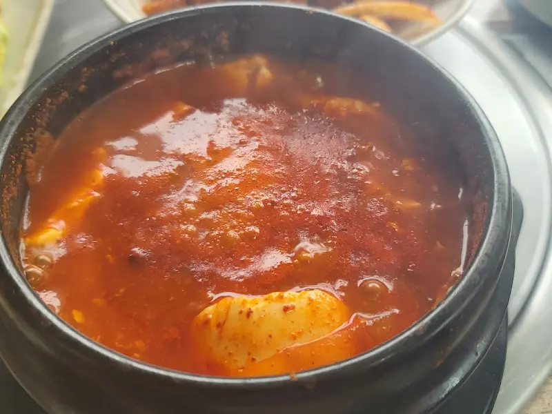 보글보글 끓는 순두부찌개