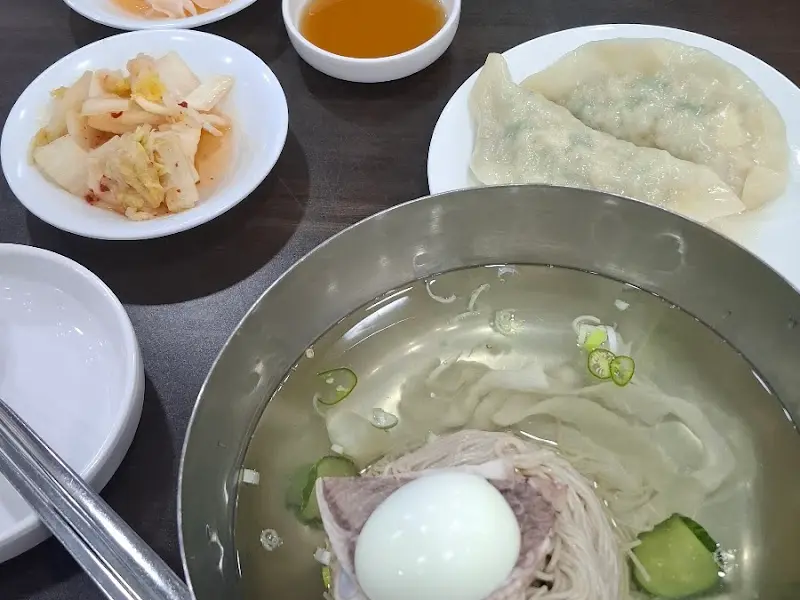 이북 만두와 평양냉면