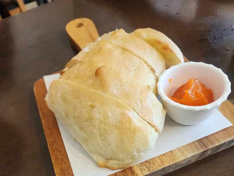 수제 치아바타와 당근잼