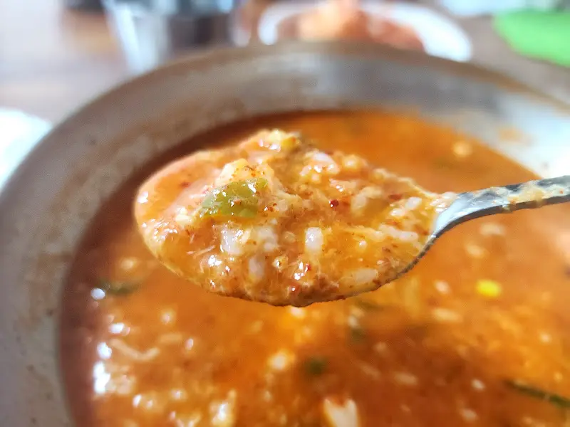 숟가락 위의 생선국수