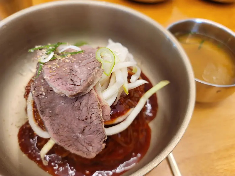 고기가 듬뿍 들어간 곰탕