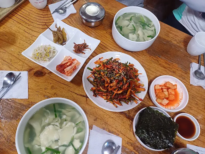 다슬기 수제비 한 상 차림