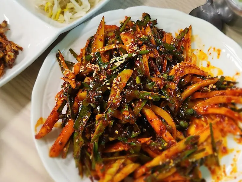 매콤한 다슬기 무침