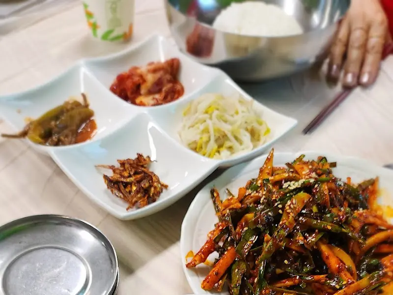 다슬기 무침과 밥