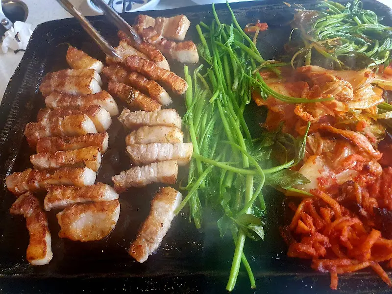 천포회관 삼겹살, 미나리, 김치