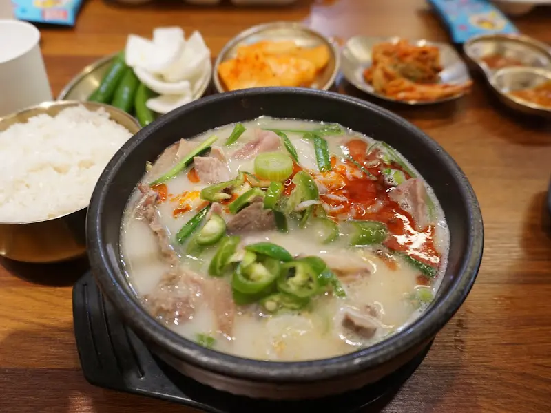 다진 양념을 넣은 순대국
