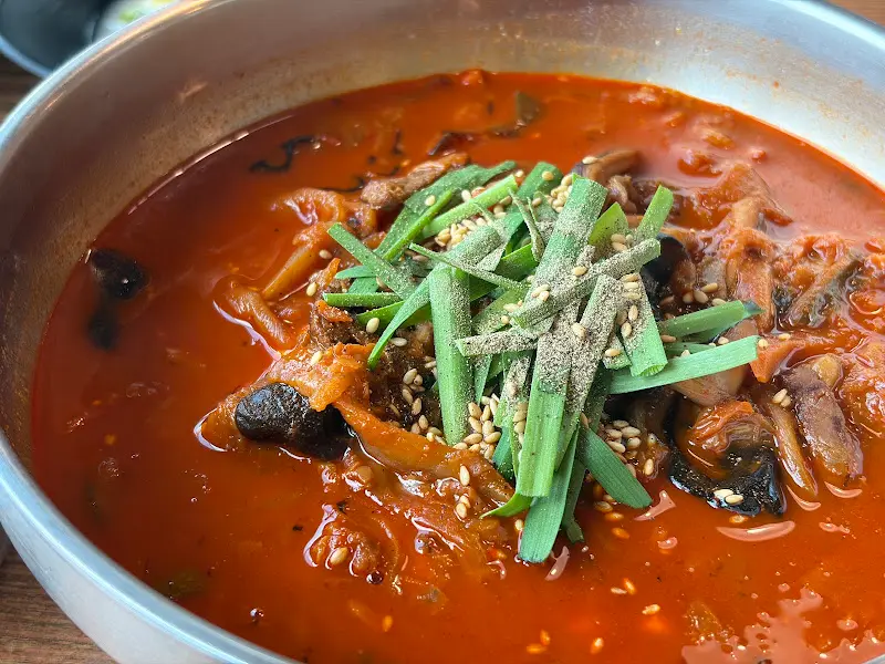 채소와 해산물이 듬뿍 들어간 짬뽕순두부