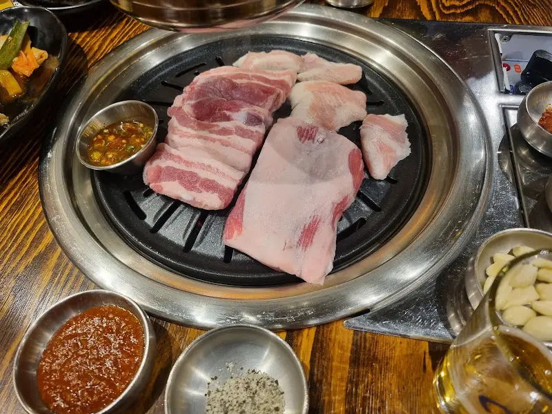 불판 위의 돼지갈비