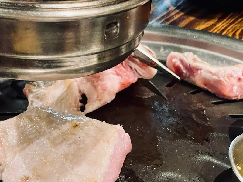 돼지갈비 굽는 모습