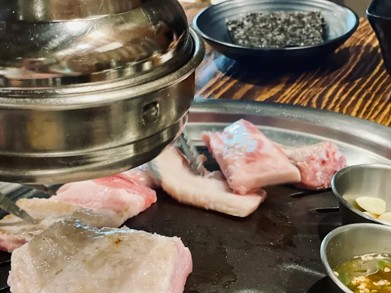 돼지갈비 굽는 모습