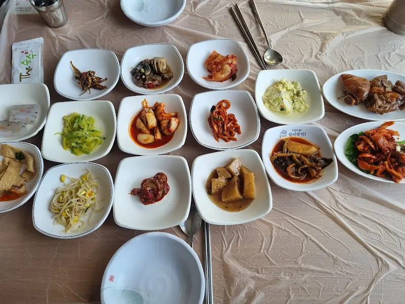 다채로운 반찬들