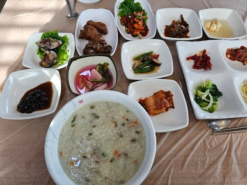 백합죽과 반찬 한 상 차림