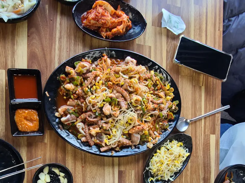 푸짐한 낙지무침 한상차림