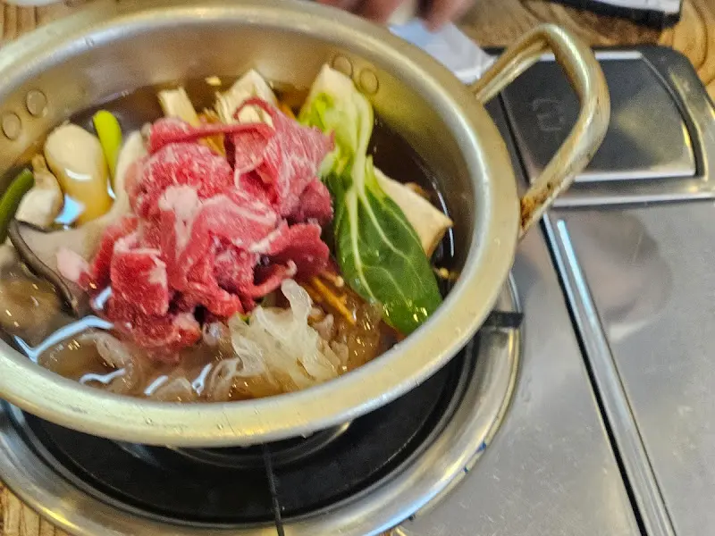 푸짐한 전골 한 상