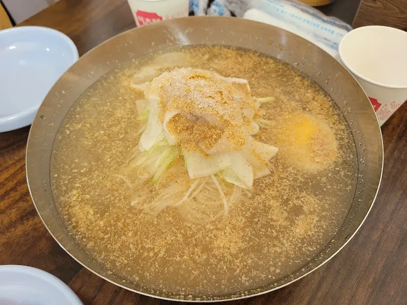 살얼음 동동 뜬 동치미 국수