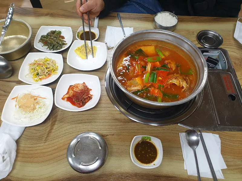 동태, 알, 고니가 듬뿍 들어간 동태찌개