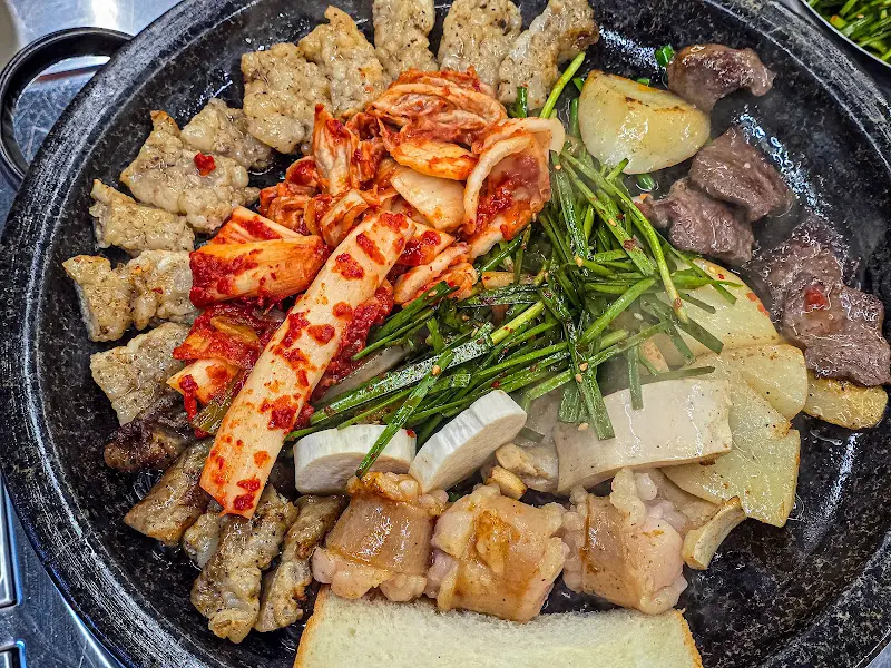 푸짐한 곱창 모듬 한 판