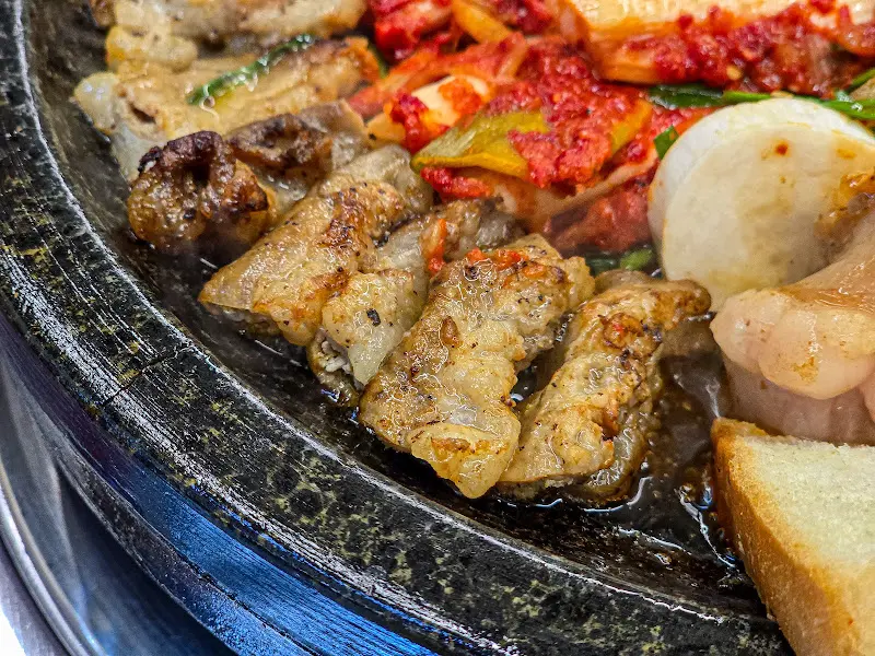 노릇하게 구워진 곱창