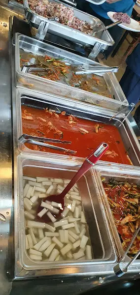 다양한 뷔페 메뉴 코너